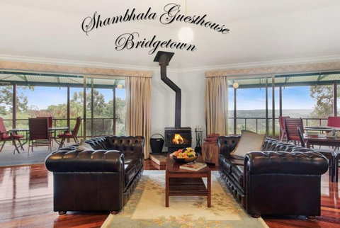 Shambhala Guesthouse - Accommodation Cooktown 6