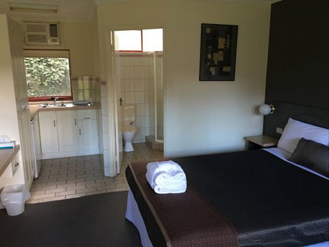 Lorne Coachman Inn - Accommodation Cooktown 2