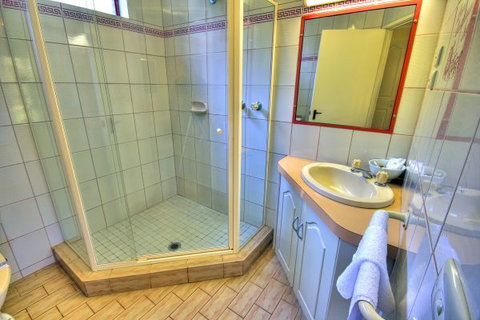 Lorne Coachman Inn - Accommodation Cooktown 3