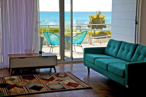 Penguin Beachfront Apartments - Accommodation Cooktown 2