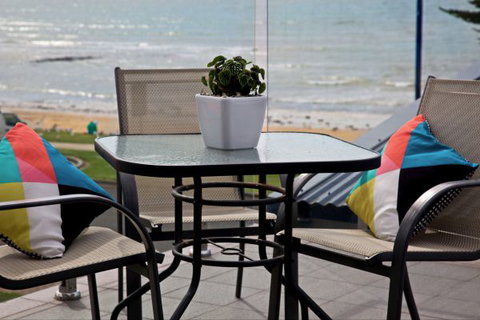 Penguin Beachfront Apartments - Accommodation Cooktown 6