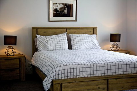 Penguin Beachfront Apartments - Accommodation Cooktown 8