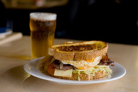 Albion Hotel - Accommodation Cooktown 2