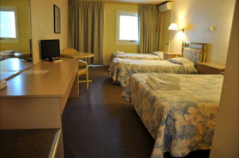 Alpine Inn - Accommodation Cooktown 3