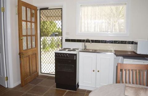 Almond Tree Cottage - Accommodation Cooktown 2