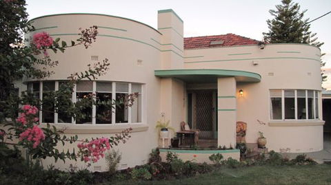 B&B Wodonga - Art Deco Accommodation - Accommodation Cooktown 0