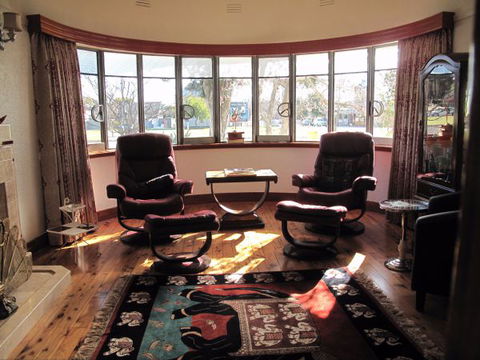 B&B Wodonga - Art Deco Accommodation - Accommodation Cooktown 5