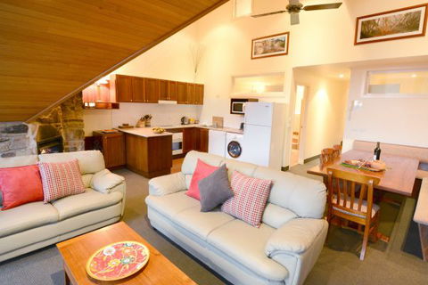 Falls Creek Country Club - Accommodation Cooktown 3