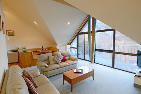 Falls Creek Country Club - Accommodation Cooktown 4