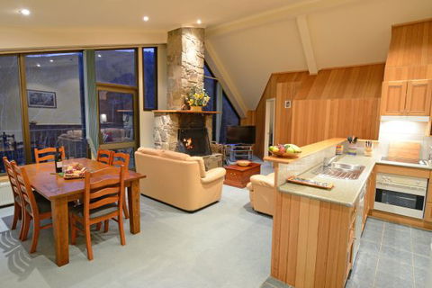 Falls Creek Country Club - Accommodation Cooktown 5