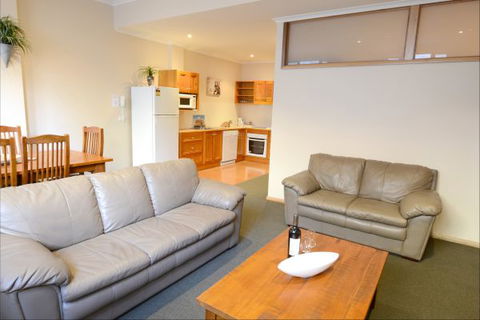 Falls Creek Country Club - Accommodation Cooktown 9