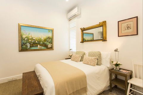Stylish Interiors In The Bay - Accommodation Cooktown 5