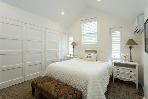 Stylish Interiors In The Bay - Accommodation Cooktown 6