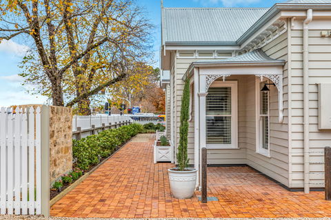 Grandview Accommodation - The Elm Tree Apartments - Accommodation Cooktown 0