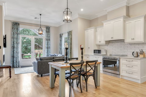 Grandview Accommodation - The Elm Tree Apartments - Accommodation Cooktown 5