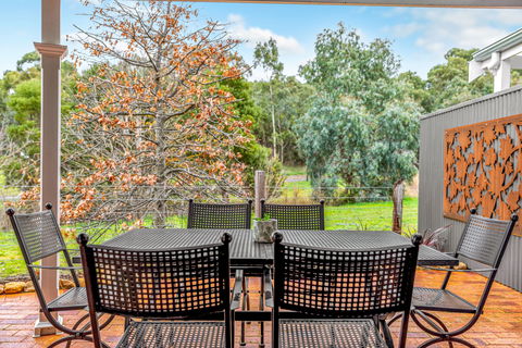 Grandview Accommodation - The Elm Tree Apartments - Accommodation Cooktown 9