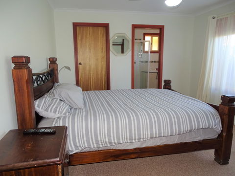 Marina Pathway - Accommodation Cooktown 5