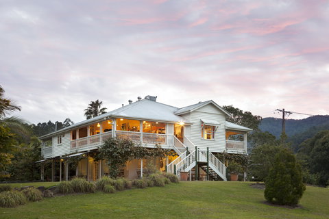 Mavis's Kitchen And Cabins - Accommodation Cooktown 1