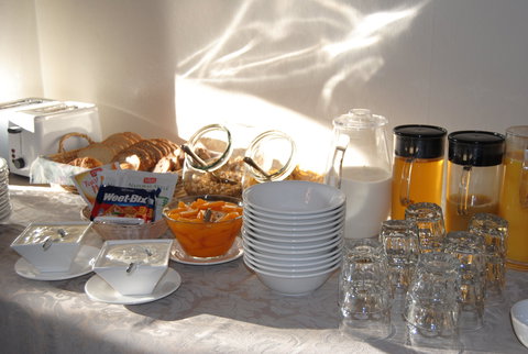 Airlie House Motor Inn - Accommodation Cooktown 2