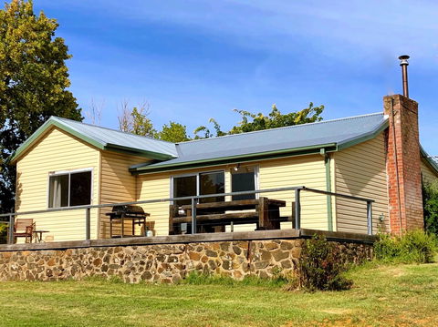 Adelong Valley Farm Stays - Moorallie Cottage - Accommodation Cooktown 1