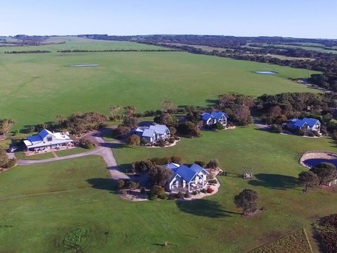 Bear Gully Coastal Cottages - Accommodation Cooktown 0