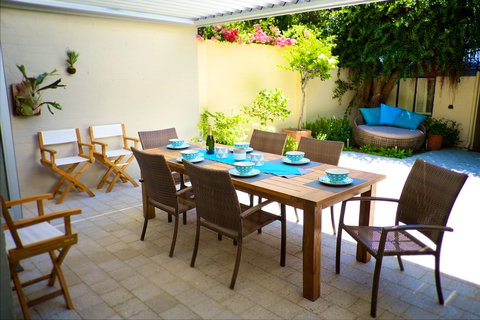 Cottesloe Artist's Beach Retreat - Accommodation Cooktown 1