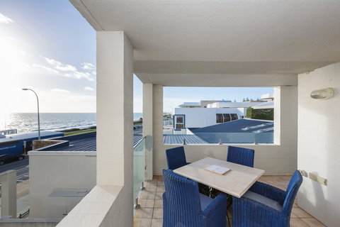 Cottesloe Blue Apartment - Accommodation Cooktown 1