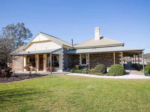 SINKINSON HOUSE - Mount Torrens - Accommodation Cooktown 0