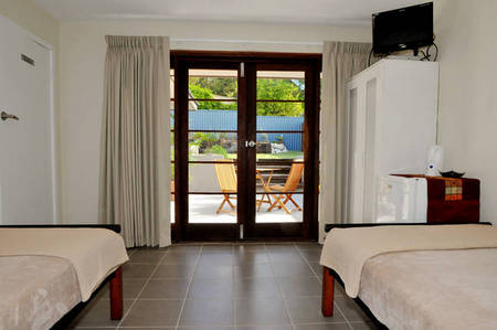 Waikiki Beach Bed And Breakfast - Accommodation Cooktown 3