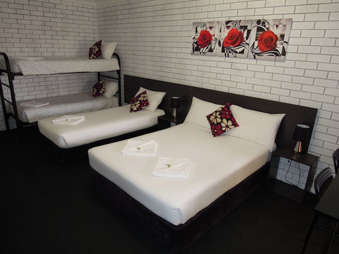 Jackaroo Apartments - Motel - Accommodation Cooktown 2