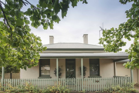 Magnolia Cottage - Accommodation Cooktown 0
