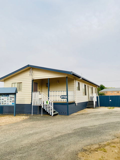 Molong Caravan Park - Accommodation Cooktown 2
