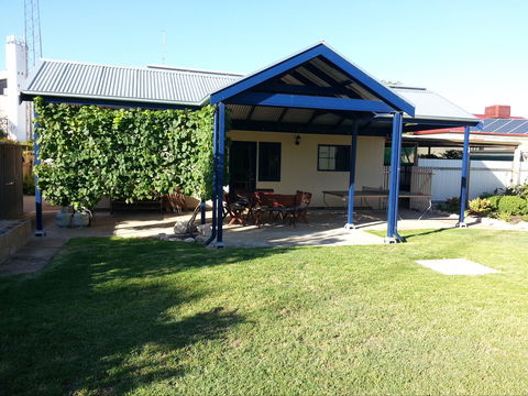 Phoenix Cottage - Accommodation Cooktown 2
