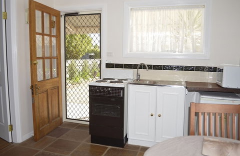 Almond Tree Cottage - Accommodation Cooktown 2