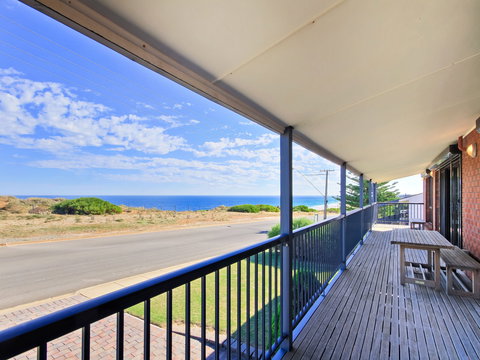 Century 21 SouthCoast: Beach House At Moana - Accommodation Cooktown 0