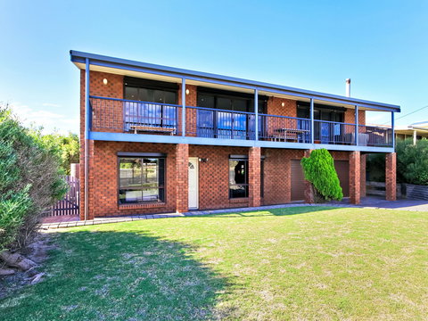 Century 21 SouthCoast: Beach House At Moana - Accommodation Cooktown 1