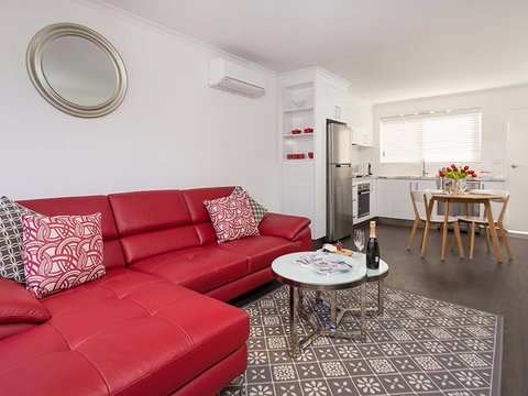 Understated Elegance - Affordable Luxury - Accommodation Cooktown 0