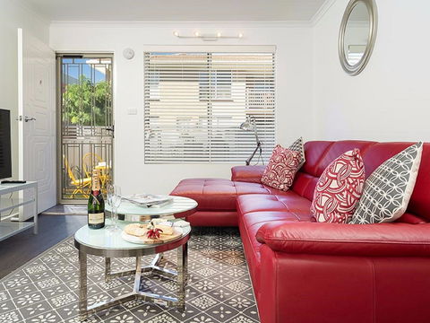 Understated Elegance - Affordable Luxury - Accommodation Cooktown 2