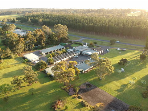 William MacIntosh Motor Lodge - Accommodation Cooktown 0
