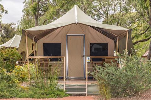 Amblin Holiday Park - Accommodation Cooktown 0