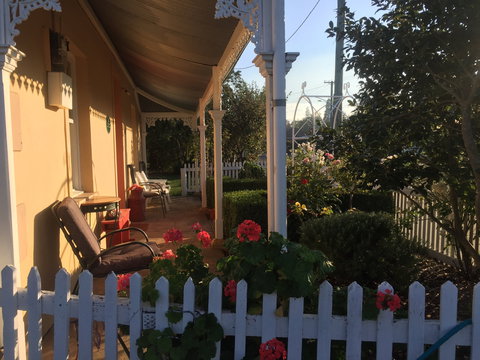 Bellamona - Cosy Georgian Cottage - Accommodation Cooktown 1