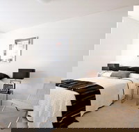 Executive Two Bedroom Unit Crows Nest - Accommodation Cooktown