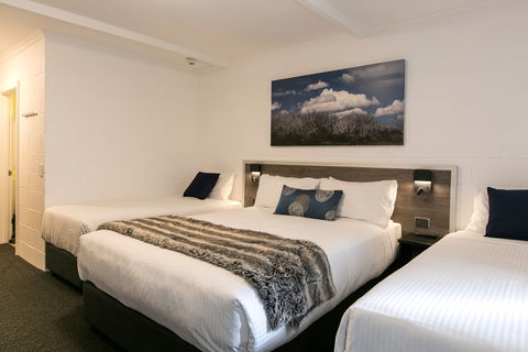 Falls Creek Hotel - Accommodation Cooktown 1