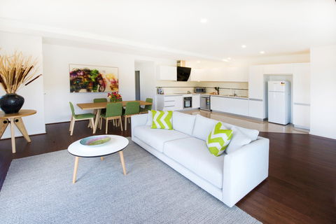 Phillip Island Towers - Accommodation Cooktown 0