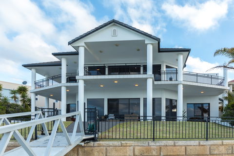 Port Lincoln Marina Luxury Escape - Accommodation Cooktown 1