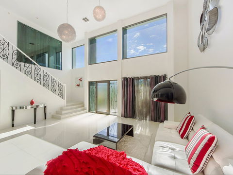 Riviera Waters Broadbeach - Vogue Holiday Homes - Accommodation Cooktown 1