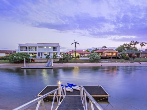 Riviera Waters Broadbeach - Vogue Holiday Homes - Accommodation Cooktown 2