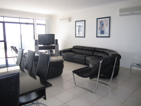 The Waterfront Dolphin - Accommodation Cooktown 0