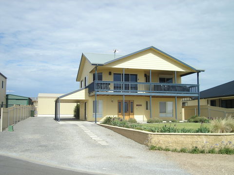The Ozzie Oyster - Accommodation Cooktown 0