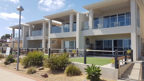 Wallaroo Jetty Holiday Accommodation - Accommodation Cooktown 1